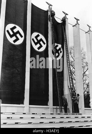 Drapeaux à croix gammée pour le premier mai à Berlin, 1937 Banque D'Images