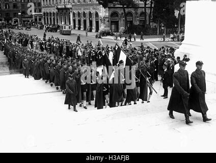 HJ commémoration à la tombe du Soldat inconnu à Rome, 1937 Banque D'Images