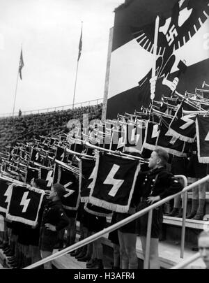 Trompettistes du Deutsches Jungvolk dans le stade olympique, 1937 Banque D'Images