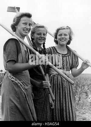 Les filles au cours de BDM service Landdienst (pays), 1939 Banque D'Images