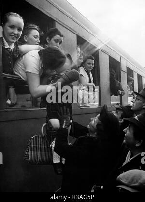 Les membres de la BDM Berlin voyage dans le pays, 1940 Banque D'Images