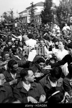 Performance de la BDM-Werk Glaube und Schoenheit (BDM-travail, la foi et la beauté de la société) à Milan, 1941 Banque D'Images