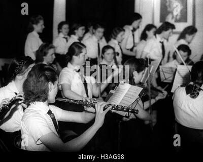 Cas de la BDM-Werk Glaube und Schoenheit (BDM-travail, la foi et la beauté de la société), Berlin 1940 Banque D'Images