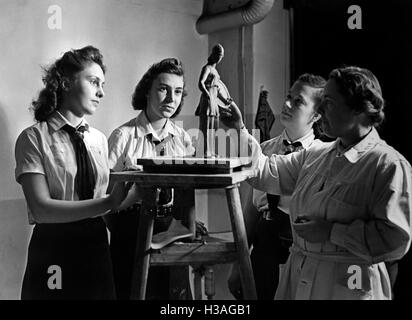 Les membres de la BDM-Werk Glaube und Schoenheit (BDM-travail, la foi et la beauté) de la société Hanna Cauer, 1941 visite Banque D'Images