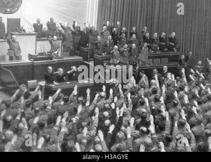 Hitler et Goering lors de la saisie d'une séance du Reichstag dans l'Opéra Kroll à Berlin, 1942 Banque D'Images