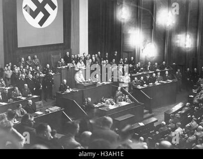 "Hitler's discours sur la ''putsch Roehm'' en face de l'Opéra Kroll dans le Reichstag à Berlin, 1934' Banque D'Images