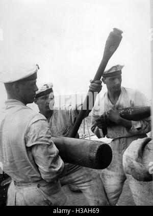 Des soldats de la Kriegsmarine à une arme à feu au cours d'un exercice, 1939 Banque D'Images