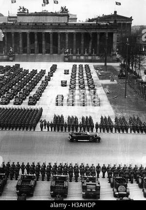 Le 47e anniversaire du défilé d'Adolf Hitler à Berlin, 1936 Banque D'Images