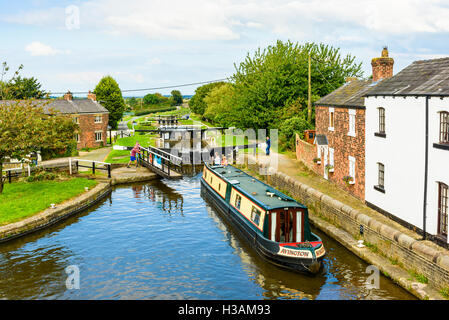 15-04 en haut verrou sur la branche de l'Rufford Leeds et Liverpool juste à l'extérieur du Canal en Burscough West Lancashire England Banque D'Images