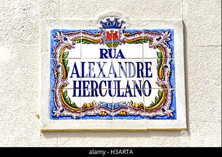 Rua Alexandre Herculano, azuleros, plaque de nom de rue en céramique Cascais, Lisboa, Lisbonne, Portugal Banque D'Images