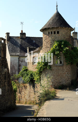 Maison avec tourelle dans Rue de l'Eglise de l'île aux Moines, Morbihan, Bretagne, France Banque D'Images