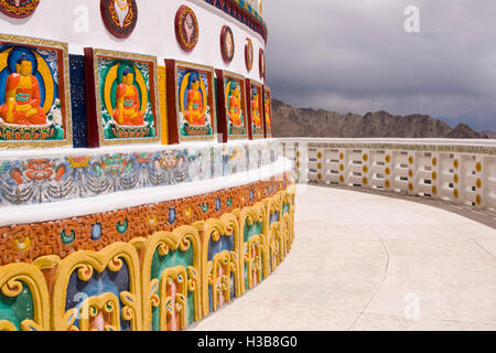 Shanti Stupa à laisser, capitale du Ladakh, Inde Banque D'Images