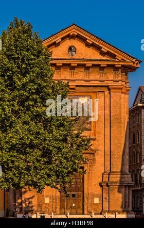 Italie Emilie Romagne Reggio nell'Emilia Piazza dei TEATRI - Piazza della Vittoria Eglise de Saint Francesco, maintenant Civic Museum Banque D'Images