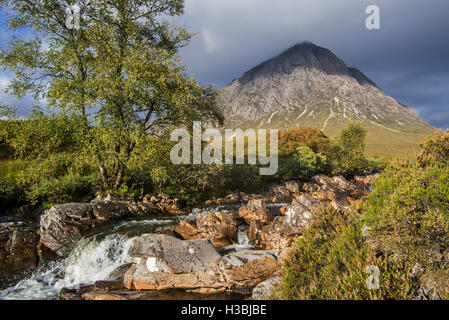 Buachaille Etive la montagne écossaise Mòr dans Glen Etive dans les Highlands d'Ecosse, Royaume-Uni Banque D'Images