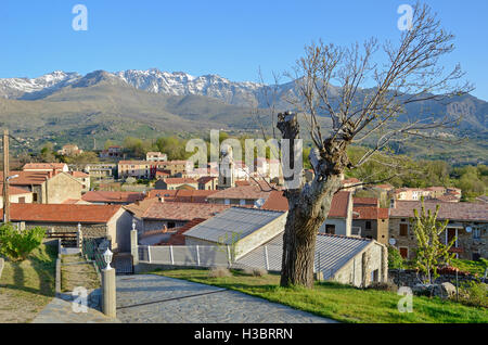 Village de montagne au milieu de la Corse Banque D'Images