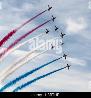 Les flèches rouges effectuer aerobatic à Farnborough Air Show Banque D'Images