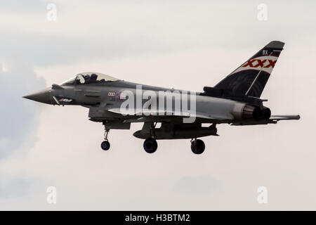 Un Eurofighter Typhoon effectue au Farnborough Air Show 2014 Banque D'Images