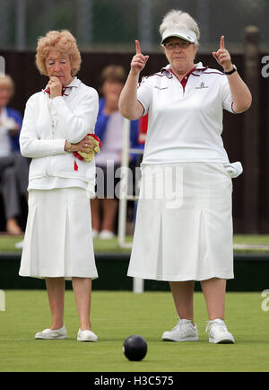 De gauche à droite : Sheila Endean, Tess Clement (Clockhouse) - Essex County Womens Bowls Association 1/4 de finale (4) à grande Baddow, Chelmsford - 13/07/07 Banque D'Images