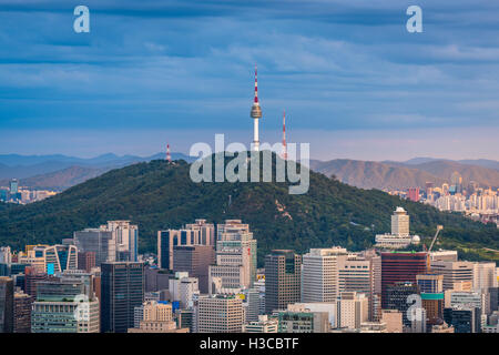 La ville de Séoul, Seoul Tower vue sur le centre-ville de la Corée du Sud. Banque D'Images
