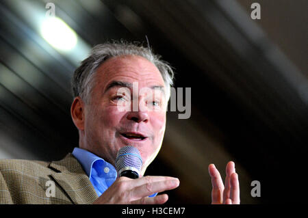 Candidate à la vice-présidence démocratique Sen. Tim Kaine rallyes à Sheet Metal Workers Union de Philadelphie, PA Banque D'Images