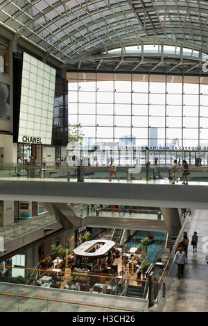 Singapour, Marina Bay Sands, le Centre commercial Shoppes, intérieur Banque D'Images