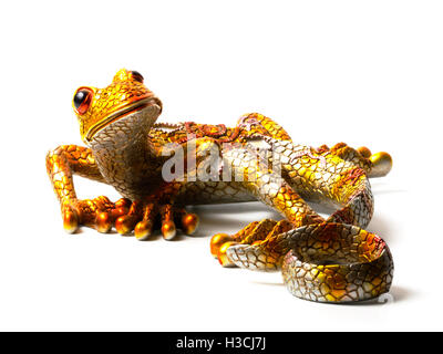 Statuette lumineuse du lézard isolé sur fond blanc Banque D'Images