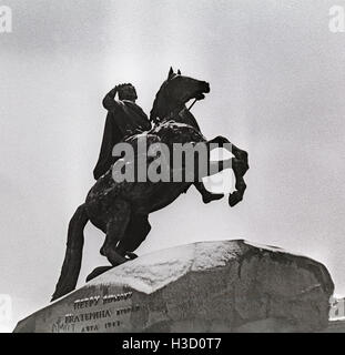 Urss, Leningrad, hiver 1977 - vers février. Monument de l'empereur russe Pierre le Grand, connu sous le nom de cavalier de Bronze.Film scan. Banque D'Images