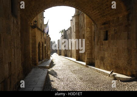 Rhodes, rue Knight à l'aube, Grèce Banque D'Images