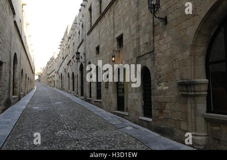 Rhodes, rue Knight à l'aube, Grèce Banque D'Images