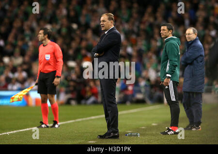 La Géorgie manager Kakhaber Tskhadadze (centre) pendant la Coupe du Monde 2018 match de qualification à l'Aviva Stadium de Dublin. Banque D'Images