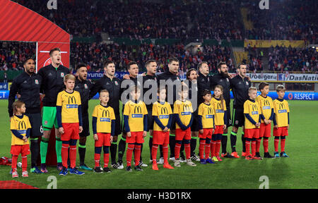 Pays de Galles ligne de départ jusqu'au cours de l'hymne national. (À DROITE) Ashley Williams, gardien Wayne Hennessey, Neil Taylor, Ben Davies, James Chester, Andy King, Sam Vokes, Joe Allen, Chris Gunter, Joe Ledley et Gareth Bale pour le match de qualification pour la Coupe du Monde au stade Ernst Happel de Vienne. Banque D'Images