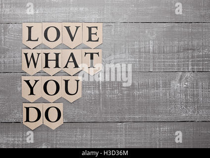 Aimez ce que vous faites de la motivation organisationnelle sur planche de bois Banque D'Images