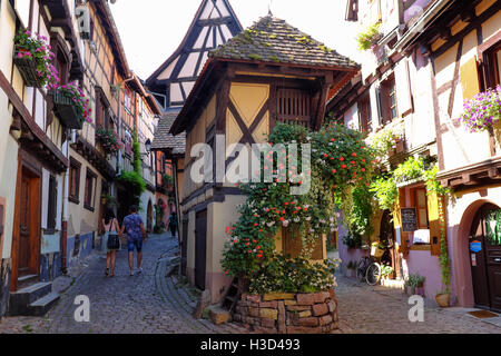 Une scène idyllique à Eguisheim, France. Banque D'Images