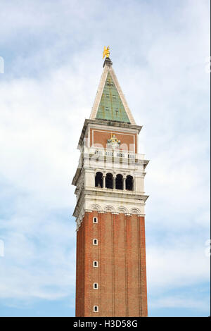 Bell Tower sur la place Saint Marc de Venise en Italie - Campanile. Banque D'Images