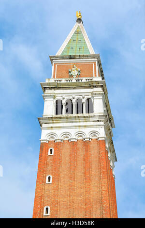 Bell Tower sur la place Saint Marc de Venise en Italie - Campanile. Banque D'Images