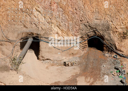 Entrée du Tunnel de l'exploitation minière souterraine Banque D'Images