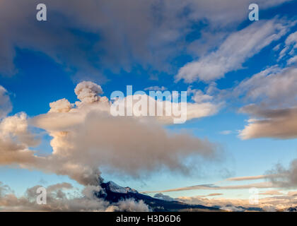 Puissante explosion du volcan Tungurahua, Equateur, Amérique du Sud Banque D'Images