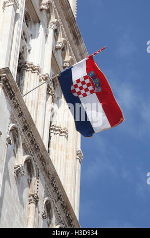 Croatie drapeau sur la pole position à une tour Banque D'Images