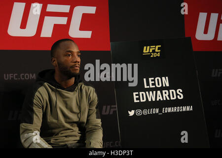 Manchester, UK. 6 octobre, 2016. Le jeudi 6 octobre 2016 d. Leon Edwards est interviewé avant l'UFC 204. Crédit : Dan Cooke/Alamy Live News Banque D'Images