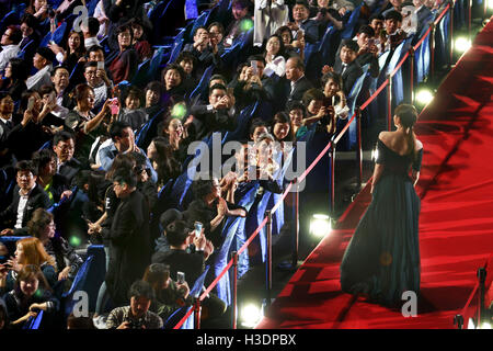 7 octobre 2016 - Busan, Corée du Sud - l'auditoire de célébrer l'ouverture du 21e Festival International du Film de Busan Busan au Centre de cinéma. (Crédit Image : © Min Won-Ki via Zuma sur le fil) Banque D'Images