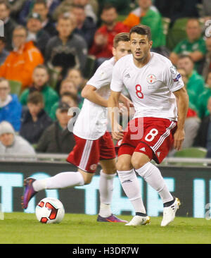 Aviva Stadium de Dublin, Irlande. 06 Oct, 2016. Qualification pour la Coupe du Monde FIFA Football. République d'Irlande contre la Géorgie. Valeri Kazaishvili sur la balle pour la Géorgie. Credit : Action Plus Sport/Alamy Live News Banque D'Images