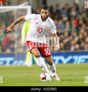 Aviva Stadium de Dublin, Irlande. 06 Oct, 2016. Qualification pour la Coupe du Monde FIFA Football. République d'Irlande contre la Géorgie. Riad lazizi Okriashvili sur la balle pour la Géorgie. Credit : Action Plus Sport/Alamy Live News Banque D'Images