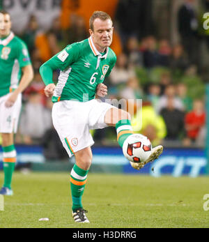 Aviva Stadium de Dublin, Irlande. 06 Oct, 2016. Qualification pour la Coupe du Monde FIFA Football. République d'Irlande contre la Géorgie. Glenn Whelan sur la balle pour Rep. of Ireland. Credit : Action Plus Sport/Alamy Live News Banque D'Images