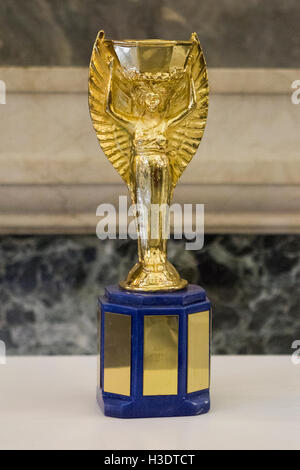 1934 Trophée Jules Rimet sur exposition. Banque D'Images