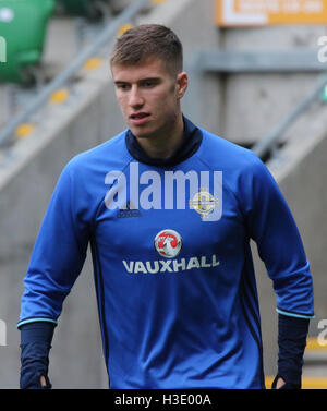 Belfast, Irlande du Nord. 07Th Octobre 2016. L'Irlande du train à la Stade National de Football en avant de leur match demain soir contre Saint-marin.. McNair paddy de l'échauffement. David Hunter/Alamy live news. Banque D'Images