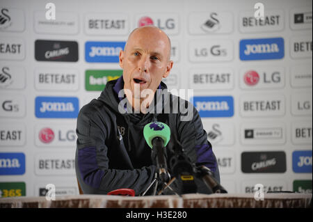 Swansea, Pays de Galles, Royaume-Uni. 7 octobre 2016. La conférence de presse à l'hôtel Marriott, Swansea, d'accueillir officiellement nouveau Swansea City manager, Bob Bradley à la presse. Crédit : Robert Melen/Alamy Live News Banque D'Images