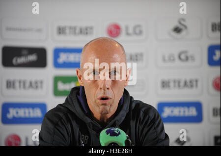 Swansea, Pays de Galles, Royaume-Uni. 7 octobre 2016. La conférence de presse à l'hôtel Marriott, Swansea, d'accueillir officiellement nouveau Swansea City manager, Bob Bradley à la presse. Crédit : Robert Melen/Alamy Live News Banque D'Images