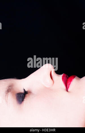 Close up of a woman's face porter du maquillage yeux fermés Banque D'Images