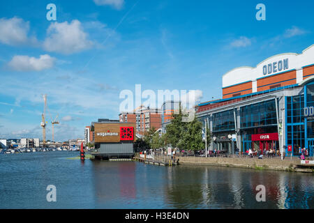 Les bâtiments modernes de Brayford Piscine bord de l'eau, Ville de Lincoln, Lincolnshire, Angleterre, Royaume-Uni Banque D'Images