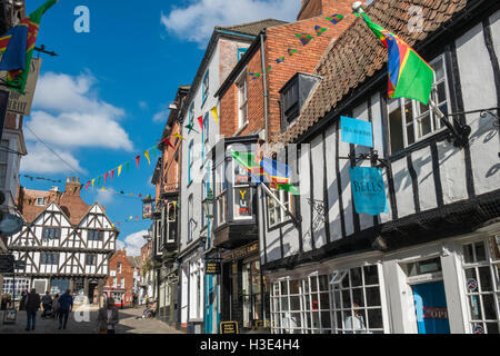 Bâtiments à ossature en bois sur la colline escarpée, dans la ville historique de Lincoln, Lincolnshire, Angleterre, Royaume-Uni Banque D'Images